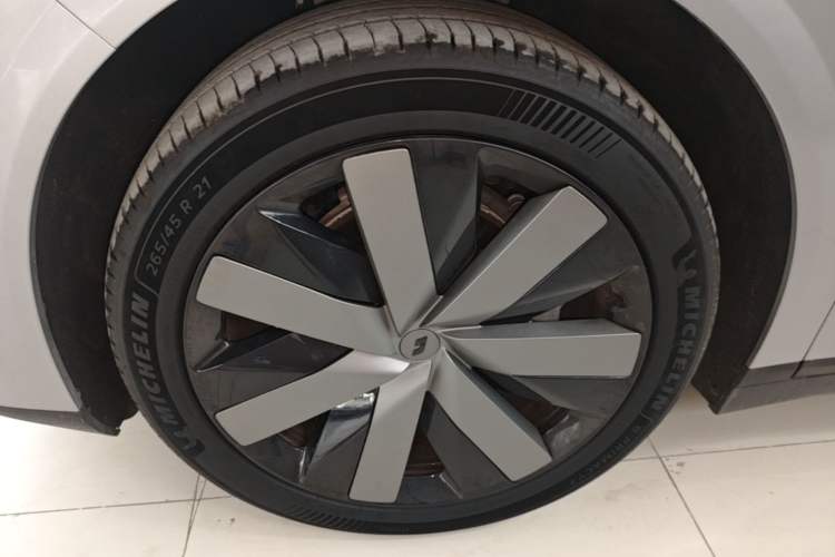 Used Li Auto i6 2025 Model Two-Wheel-Drive Standard Type Left Front Wheel Hub