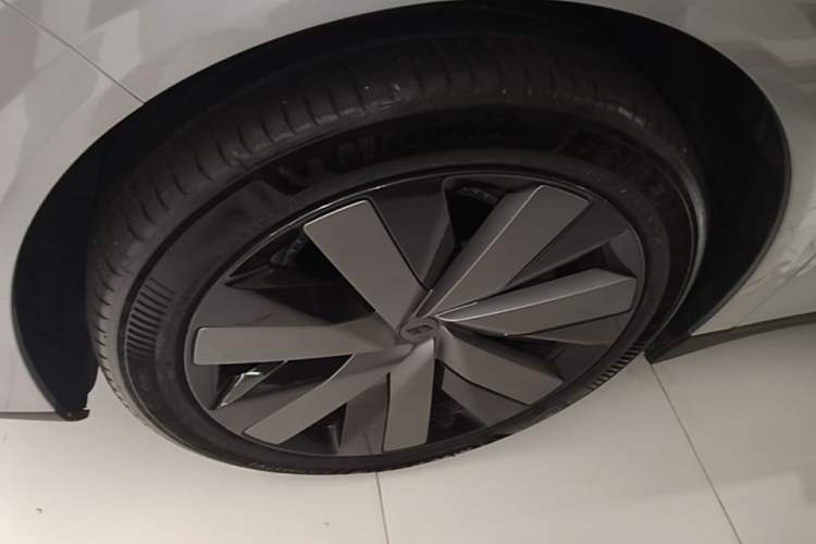 Used Li Auto i6 2025 Model Two-Wheel-Drive Standard Type Left Front Wheel Hub