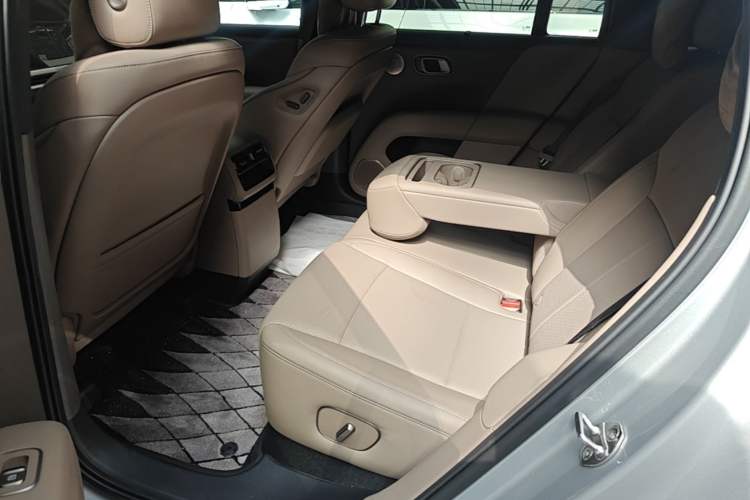Used Li Auto i6 2025 Model Four-Wheel-Drive Standard Type Left Rear Seat