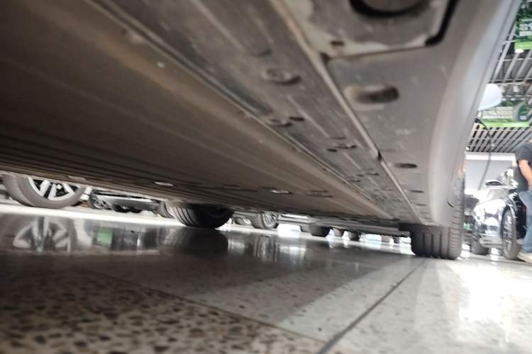 Used Li Auto i6 2025 Model Two-Wheel-Drive Standard Type Left Side Sill