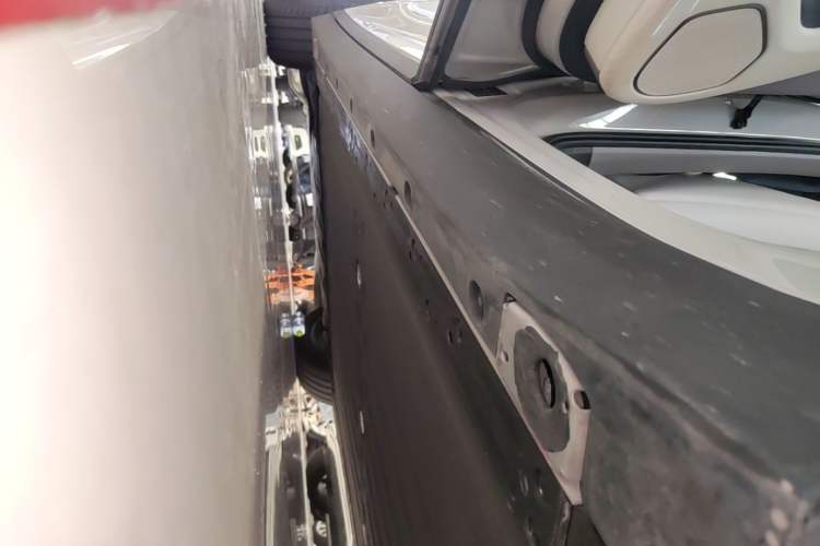 Used Li Auto i6 2025 Model Two-Wheel-Drive Standard Type Left Side Sill