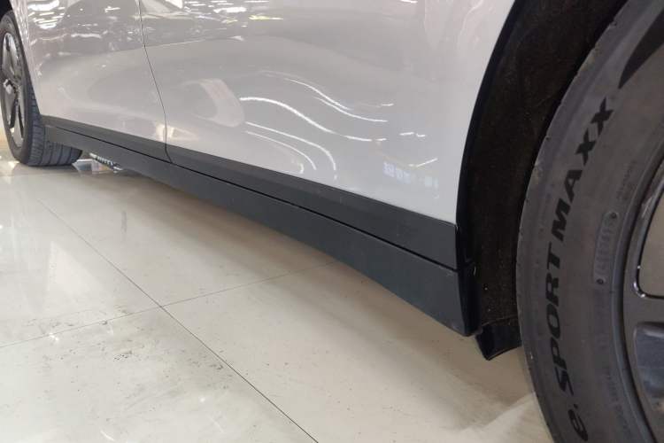 Used Li Auto i6 2025 Model Two-Wheel-Drive Standard Type Left Side Sill