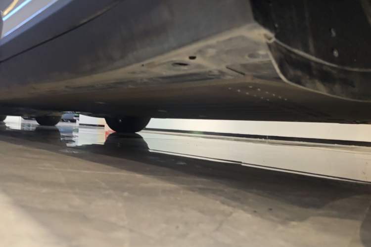 Used Li Auto i6 2025 Model Two-Wheel-Drive Standard Type Left Side Sill