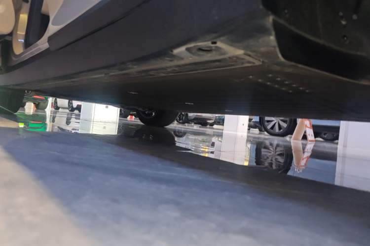 Used Li Auto i6 2025 Model Two-Wheel-Drive Standard Type Left Side Sill