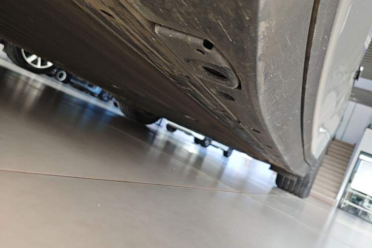 Used Li Auto i6 2025 Model Two-Wheel-Drive Standard Type Left Side Sill