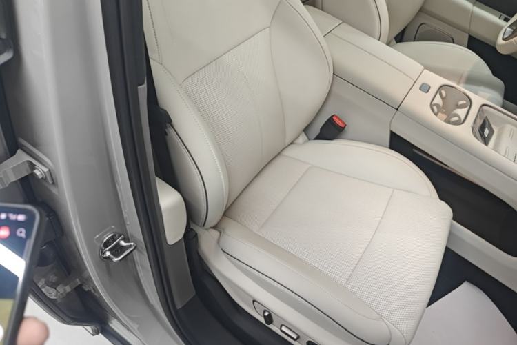 Used Li Auto i6 2025 Model Two-Wheel-Drive Standard Type Right Front Seat