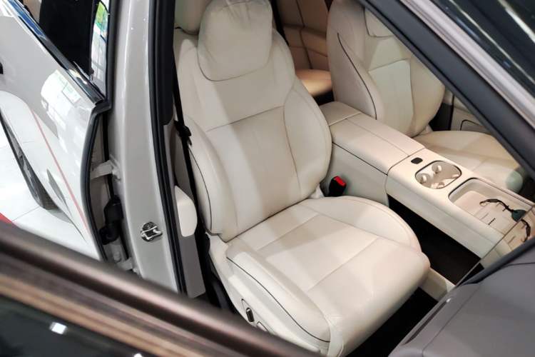 Used Li Auto i6 2025 Model Two-Wheel-Drive Standard Type Right Front Seat