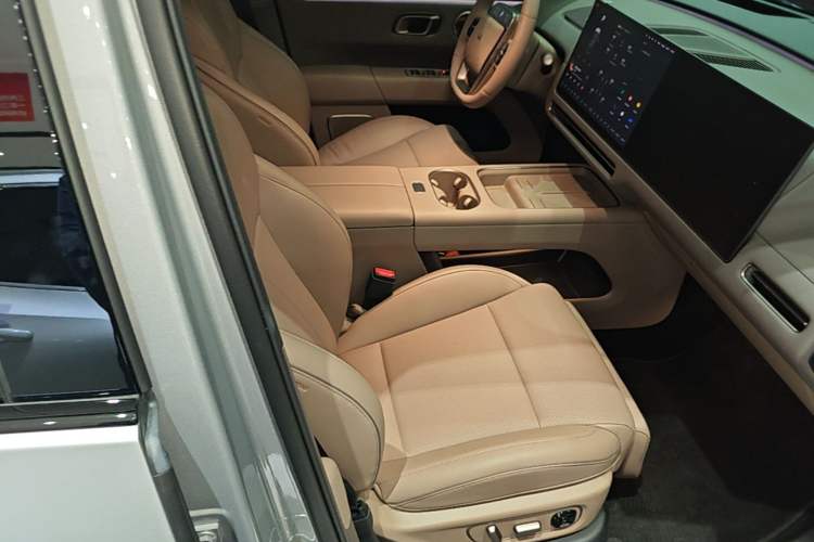 Used Li Auto i6 2025 Model Four-Wheel-Drive Standard Type Right Front Seat