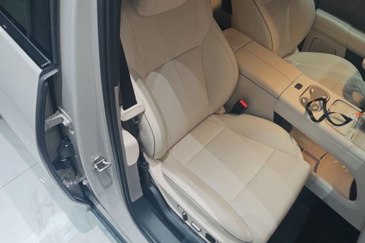 Used Li Auto i6 2025 Model Four-Wheel-Drive Standard Type Right Front Seat