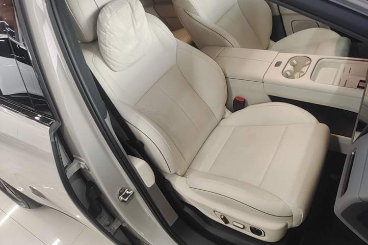 Used Li Auto i6 2025 Model Two-Wheel-Drive Standard Type Right Front Seat