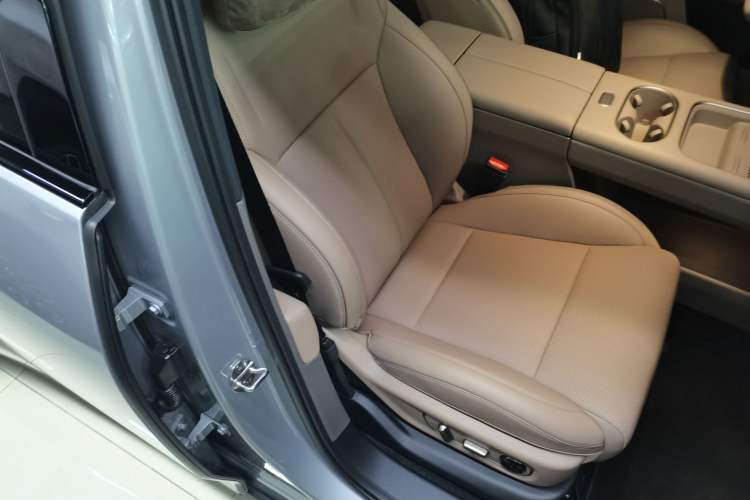 Used Li Auto i6 2025 Model Four-Wheel-Drive Standard Type Right Front Seat