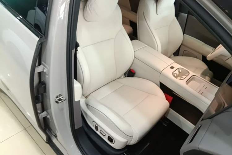 Used Li Auto i6 2025 Model Two-Wheel-Drive Standard Type Right Front Seat