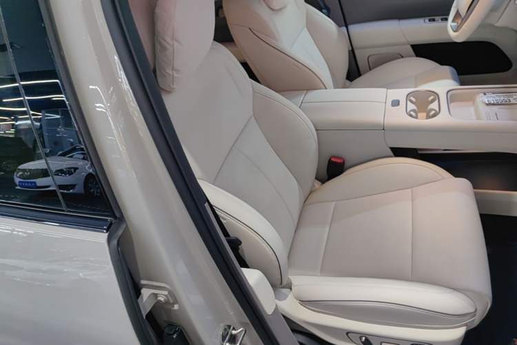 Used Li Auto i6 2025 Model Four-Wheel-Drive Standard Type Right Front Seat