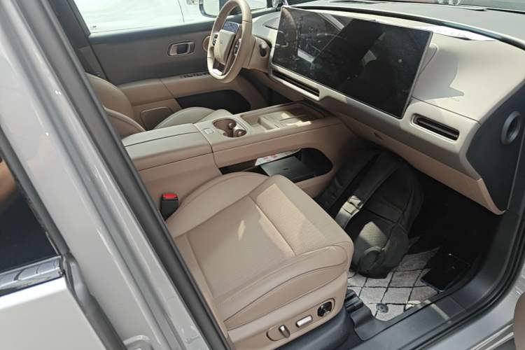 Used Li Auto i6 2025 Model Four-Wheel-Drive Standard Type Right Front Seat