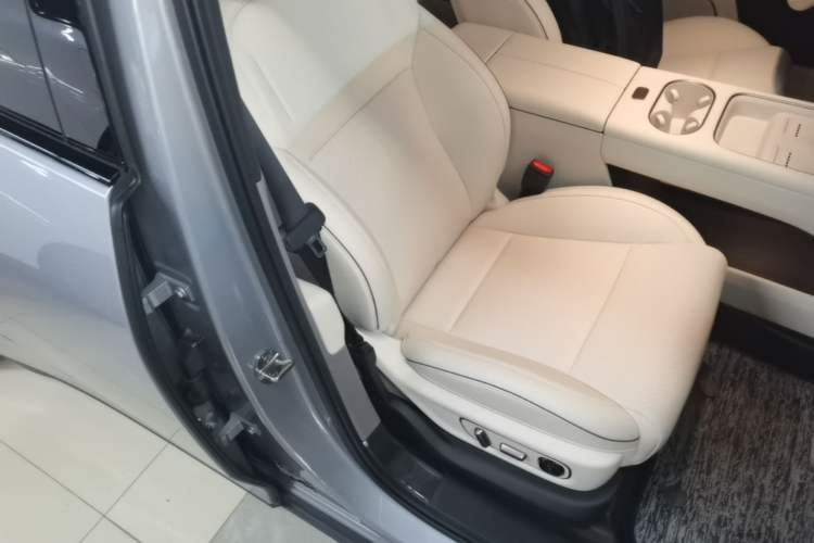 Used Li Auto i6 2025 Model Two-Wheel-Drive Standard Type Right Front Seat