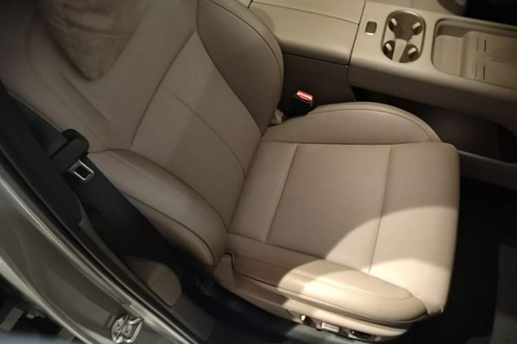 Used Li Auto i6 2025 Model Two-Wheel-Drive Standard Type Right Front Seat