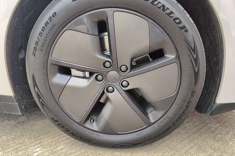Used Li Auto i6 2025 Model Two-Wheel-Drive Standard Type Right Front Wheel Hub