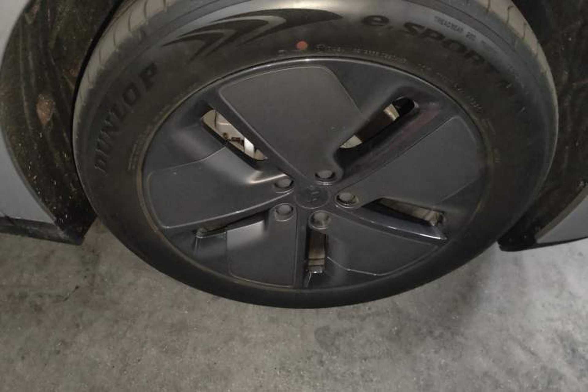 Used Li Auto i6 2025 Model Two-Wheel-Drive Standard Type Right Front Wheel Hub