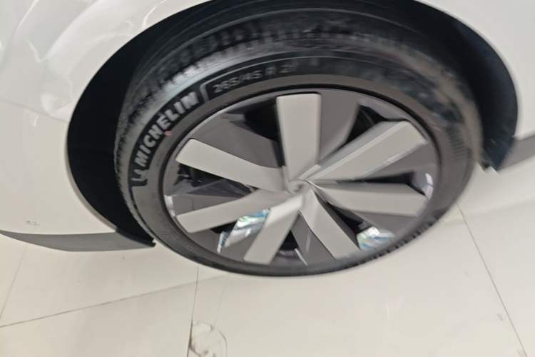 Used Li Auto i6 2025 Model Four-Wheel-Drive Standard Type Right Rear Wheel Hub
