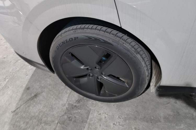 Used Li Auto i6 2025 Model Two-Wheel-Drive Standard Type Right Rear Wheel Hub