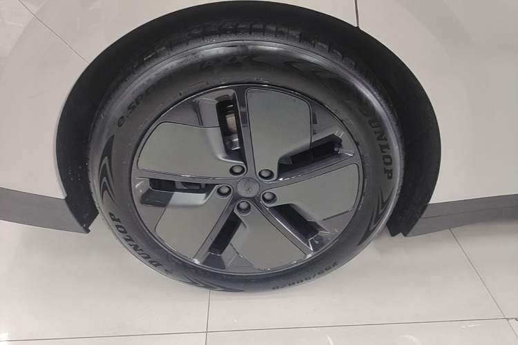 Used Li Auto i6 2025 Model Two-Wheel-Drive Standard Type Right Rear Wheel Hub