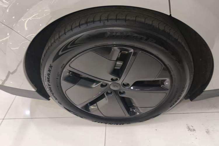 Used Li Auto i6 2025 Model Two-Wheel-Drive Standard Type Right Rear Wheel Hub