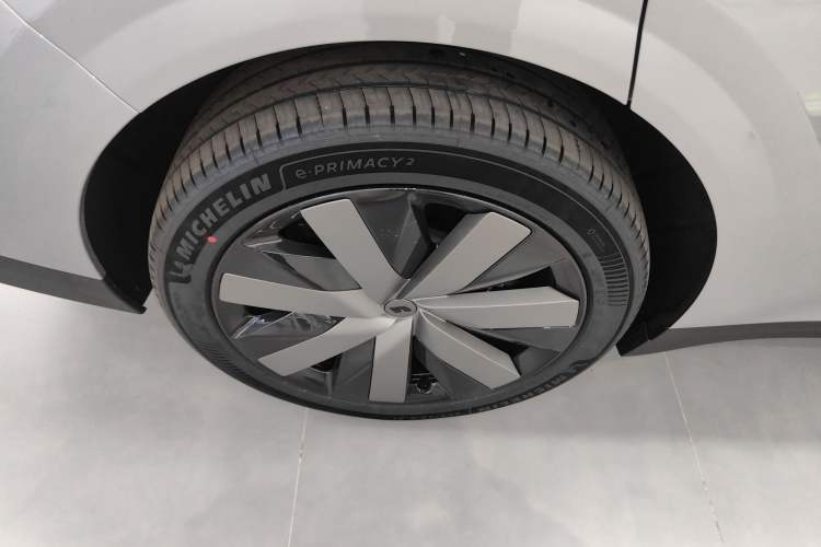 Used Li Auto i6  Right Rear Wheel Hub
