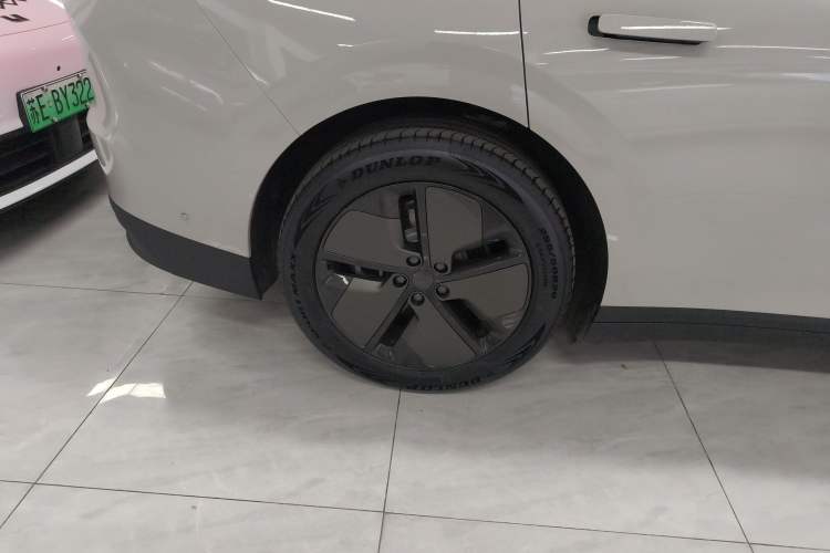 Used Li Auto i6 2025 Model Two-Wheel-Drive Standard Type Right Rear Wheel Hub