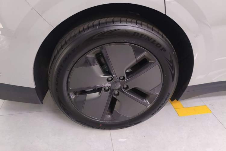 Used Li Auto i6 2025 Model Two-Wheel-Drive Standard Type Right Rear Wheel Hub