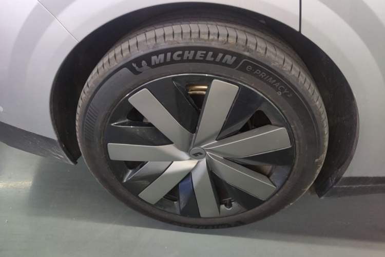 Used Li Auto i6 2025 Model Two-Wheel-Drive Standard Type Right Rear Wheel Hub