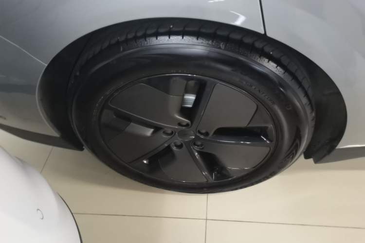 Used Li Auto i6 2025 Model Two-Wheel-Drive Standard Type Right Rear Wheel Hub