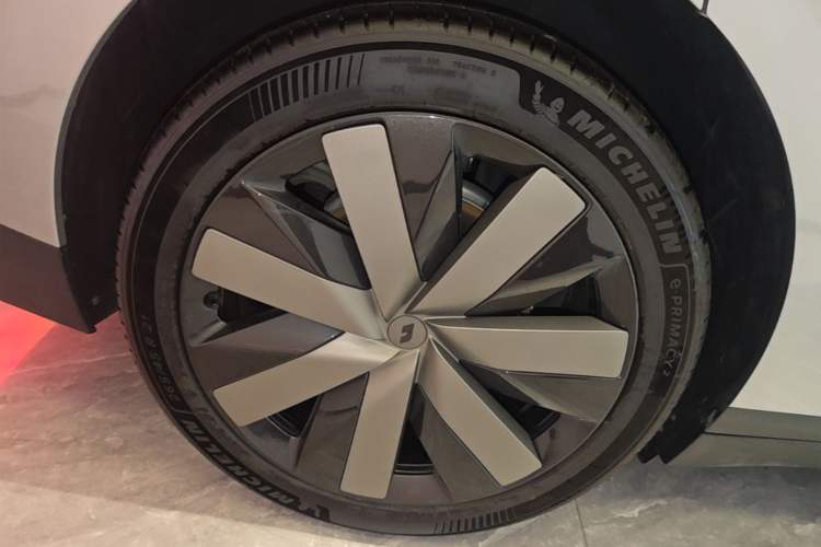 Used Li Auto i6 2025 Model Two-Wheel-Drive Standard Type Right Rear Wheel Hub
