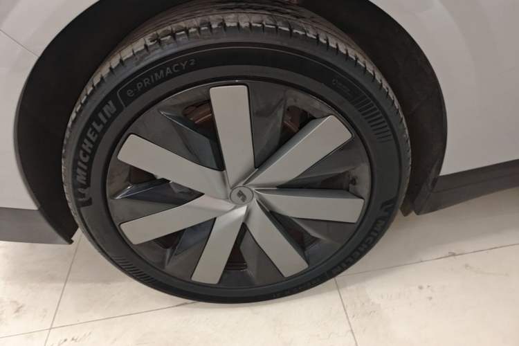 Used Li Auto i6 2025 Model Two-Wheel-Drive Standard Type Right Rear Wheel Hub