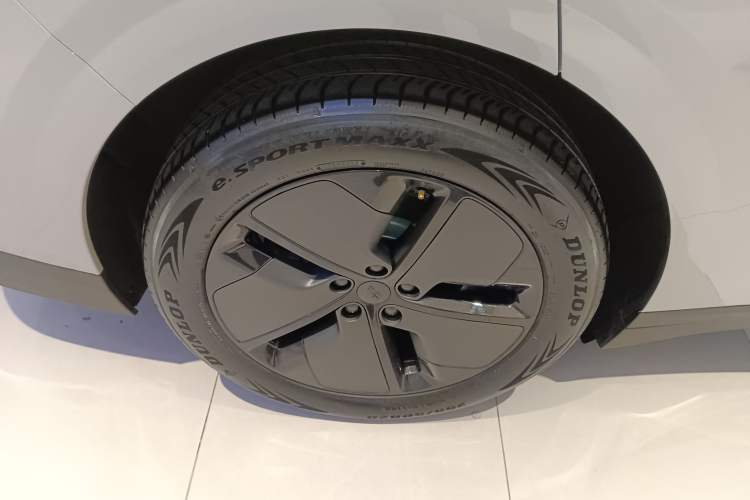 Used Li Auto i6 2025 Model Two-Wheel-Drive Standard Type Right Rear Wheel Hub