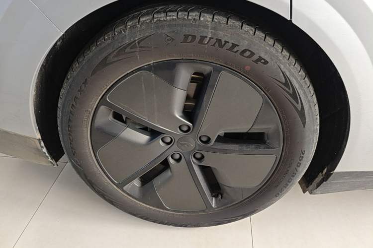 Used Li Auto i6 2025 Model Two-Wheel-Drive Standard Type Right Rear Wheel Hub