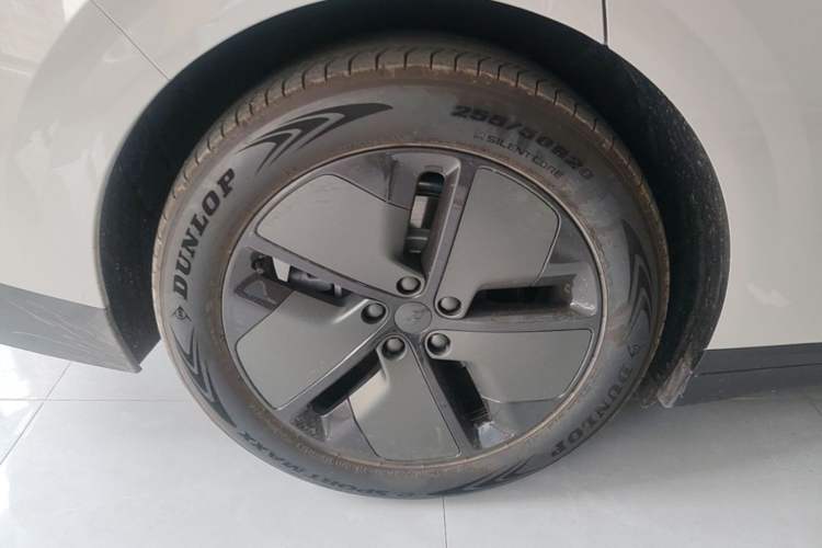 Used Li Auto i6 2025 Model Two-Wheel-Drive Standard Type Right Rear Wheel Hub