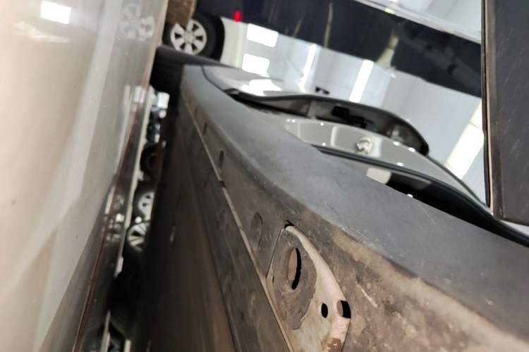Used Li Auto i6 2025 Model Two-Wheel-Drive Standard Type Right Side Sill