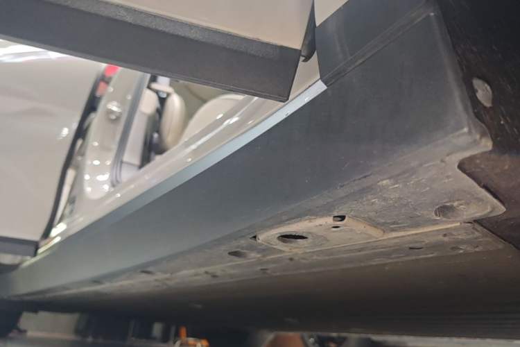 Used Li Auto i6 2025 Model Four-Wheel-Drive Standard Type Right Side Sill
