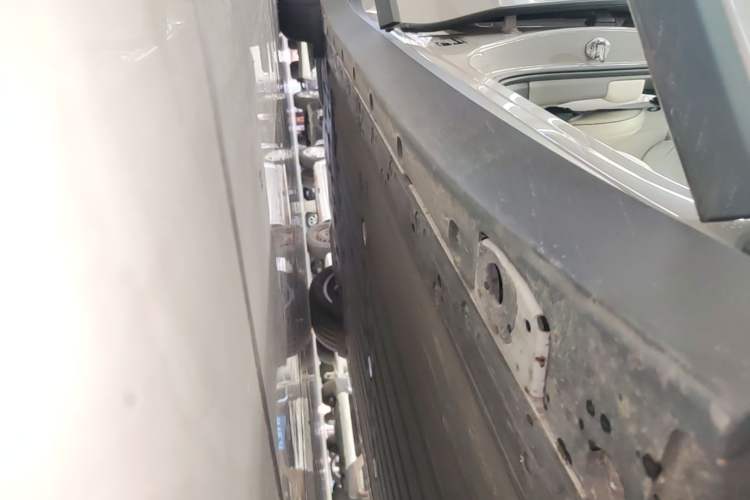 Used Li Auto i6 2025 Model Two-Wheel-Drive Standard Type Right Side Sill