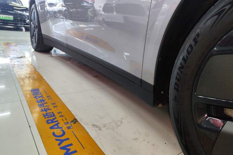 Used Li Auto i6 2025 Model Two-Wheel-Drive Standard Type Right Side Sill