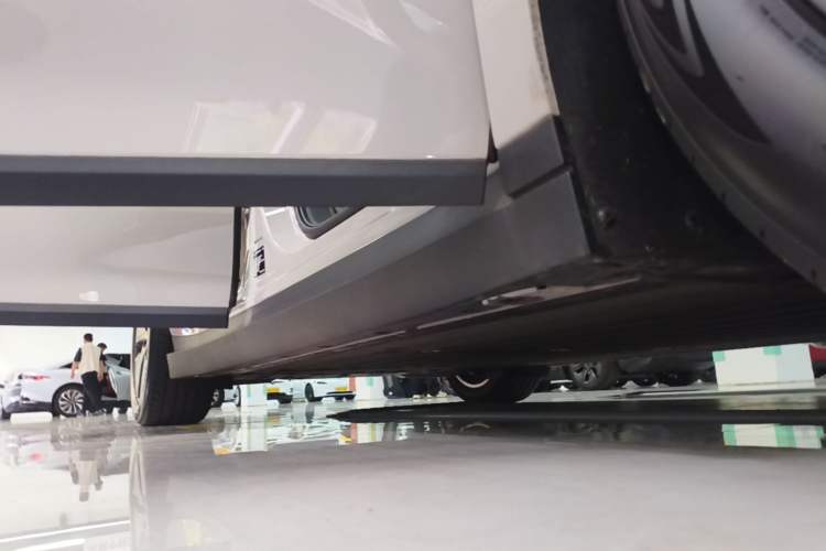 Used Li Auto i6 2025 Model Two-Wheel-Drive Standard Type Right Side Sill