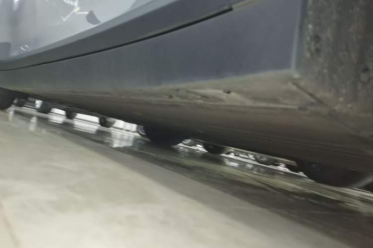 Used Li Auto i6 2025 Model Two-Wheel-Drive Standard Type Right Side Sill
