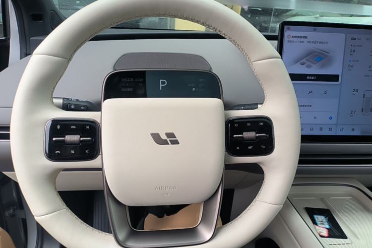 Used Li Auto i6 2025 Model Four-Wheel-Drive Standard Type Steering Wheel