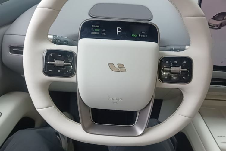 Used Li Auto i6 2025 Model Four-Wheel-Drive Standard Type Steering Wheel