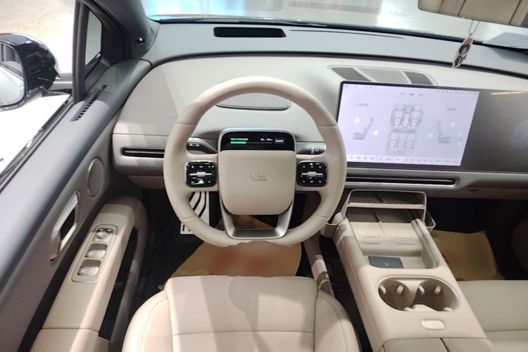 Used Li Auto i6 2025 Model Two-Wheel-Drive Standard Type Steering Wheel