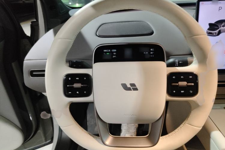 Used Li Auto i6 2025 Model Two-Wheel-Drive Standard Type Steering Wheel