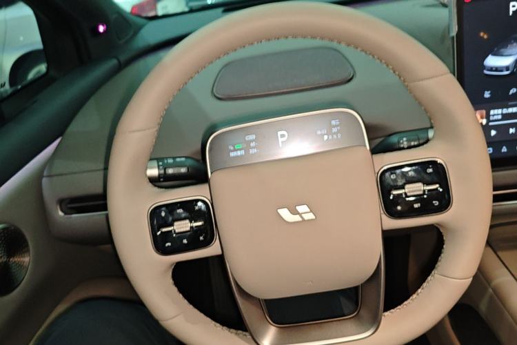 Used Li Auto i6 2025 Model Four-Wheel-Drive Standard Type Steering Wheel