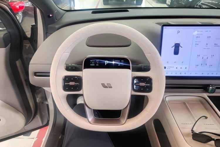 Used Li Auto i6 2025 Model Two-Wheel-Drive Standard Type Steering Wheel