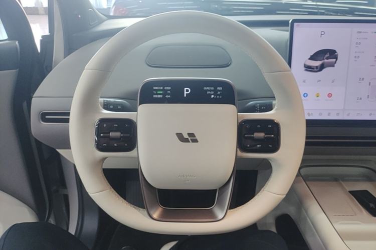 Used Li Auto i6 2025 Model Two-Wheel-Drive Standard Type Steering Wheel