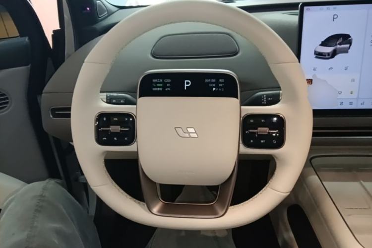 Used Li Auto i6 2025 Model Two-Wheel-Drive Standard Type Steering Wheel